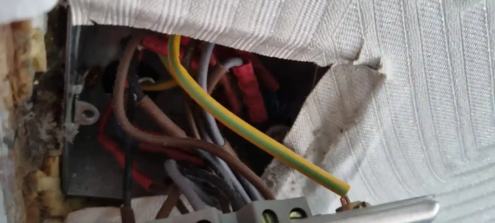 24 Hours Emergency Electrician near Earls Court